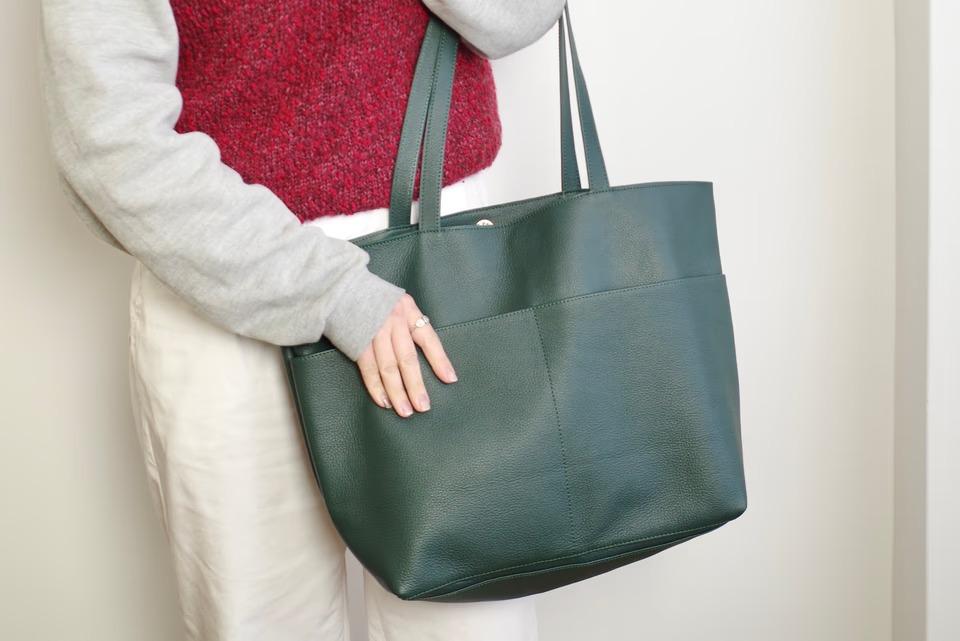 本革なのに「エコバッグ感覚」でたためるってマジ？ 休日も仕事も