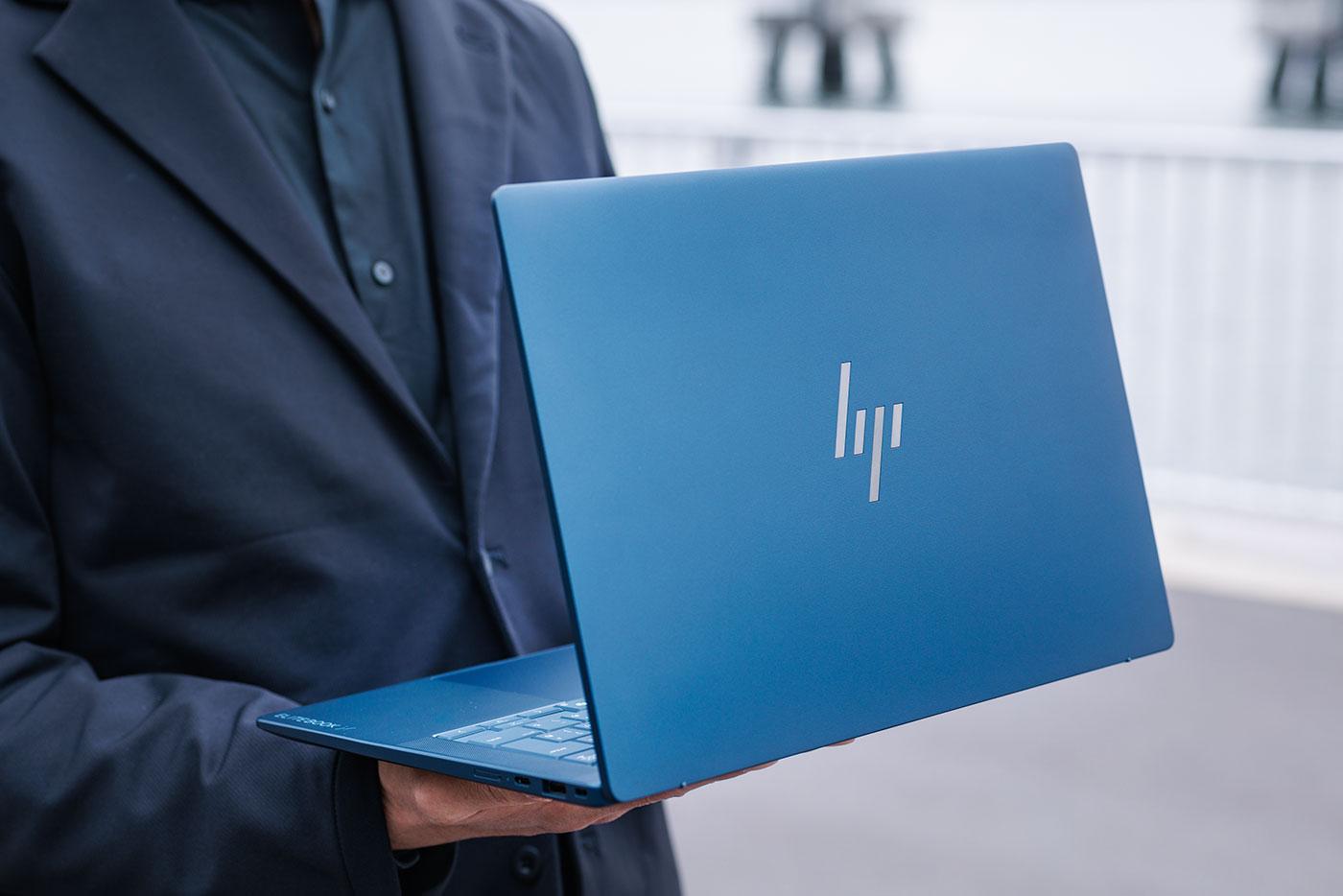 軽さは超一流。セキュリティも鉄壁。それがビジネスノートPCの本当に 軽さは超一流。セキュリティも鉄壁。それがビジネスノートPCの本当に