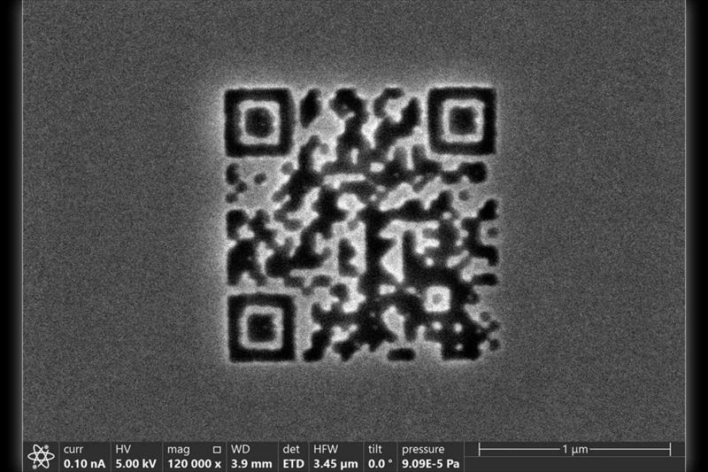 肉眼では見えないQRコード。A4用紙に2TBのデータを保存 | ギズモード