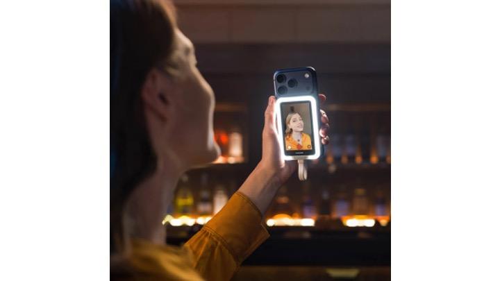 メインカメラで自撮りしたい民のためのスマホ用外付けディスプレイ