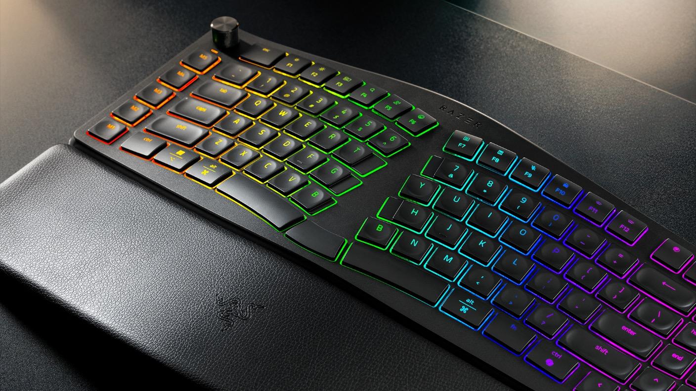 Razer初のエルゴノミック式キーボード、やっぱり光る