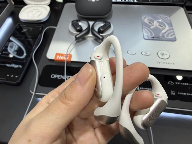 オープンイヤーなのに“ノイキャン”。Shokz｢OpenFit Pro｣が常識を変えた