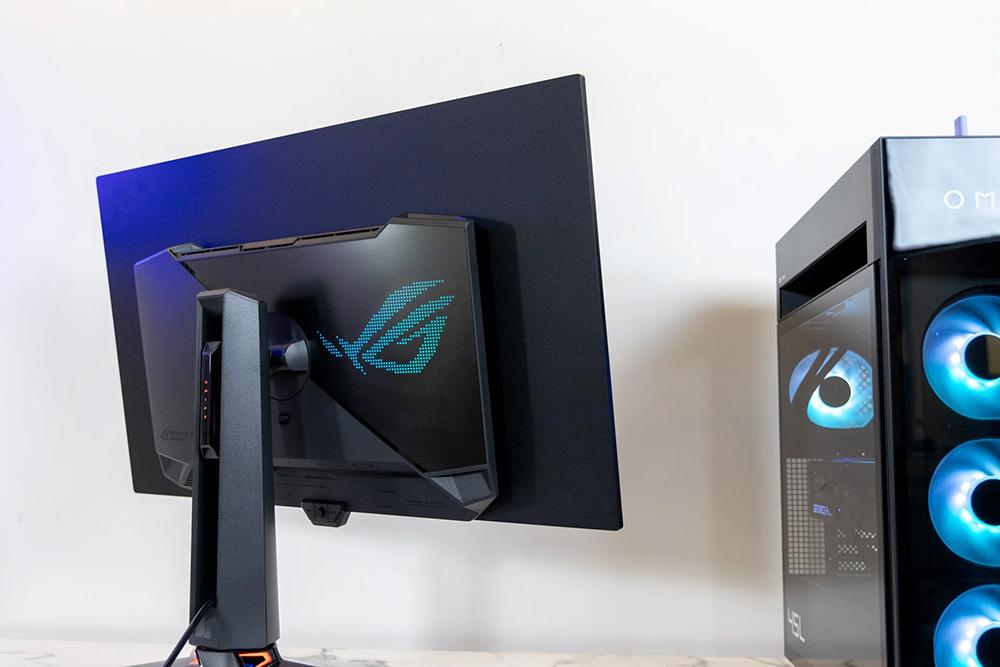 ASUS ROG Swift OLEDレビュー：デカくて、きれい！ いい意味でやりすぎ