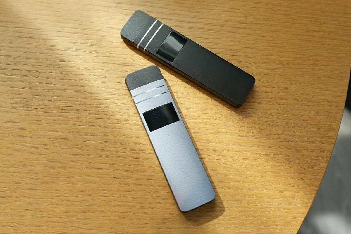 「耳が痛い」から解放された。横向きに寝ても12時間音が流れ続ける骨伝導スピーカー