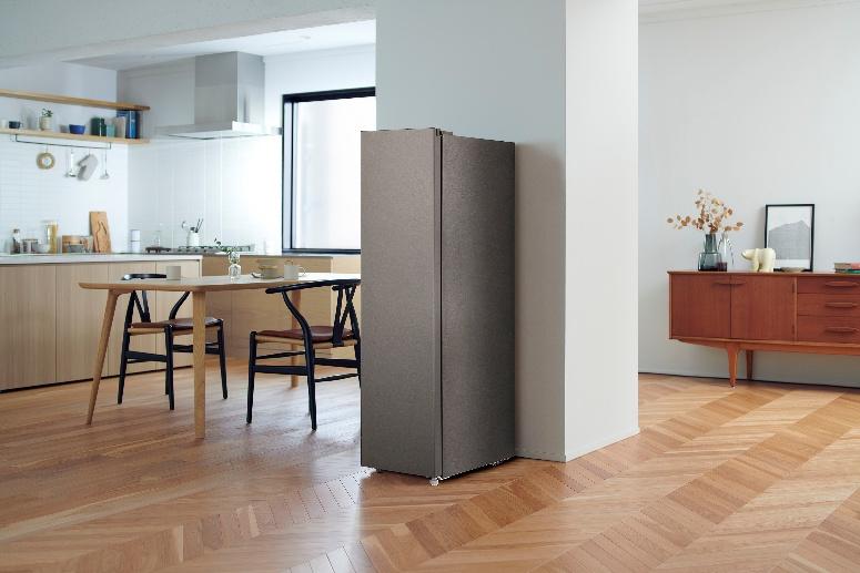 スリム＆大容量で壁寄せOK。スペパを最大化できる「サブ冷凍庫」見つけた