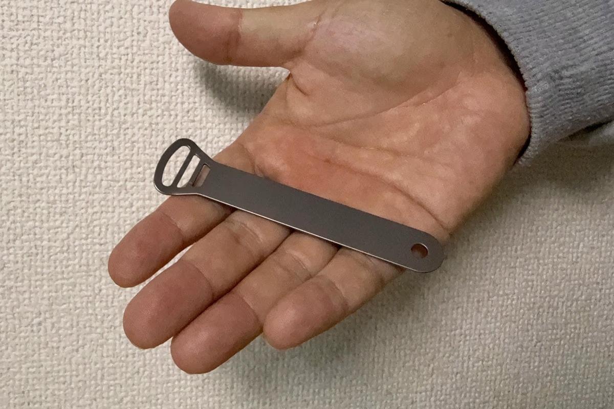 3枚刃の物理的アプローチが秀逸。純度99％チタンの「国産舌クリーナー」で汚れを効率ケア