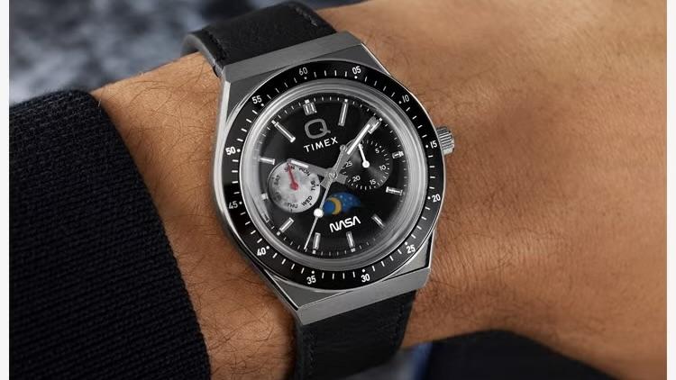 月へのロマンが袖口で光る。タイメックスのNASA公認新作ウォッチ