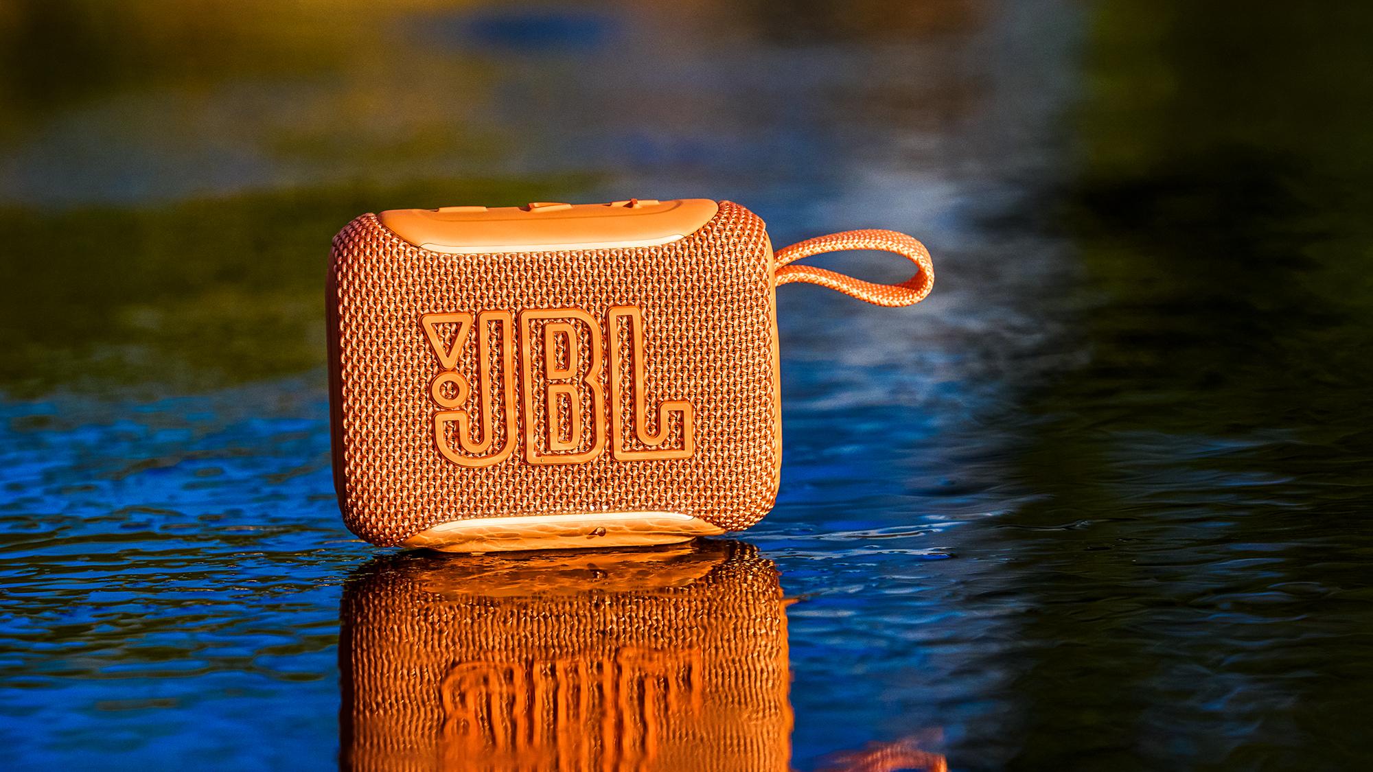 JBLのコンパクトBluetoothスピーカー最新型「GO 5」。音も機能も文句なしで過去最強