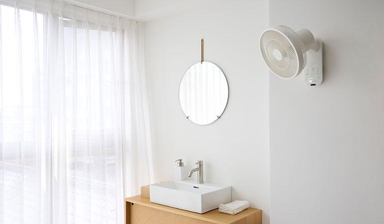 床から扇風機がいなくなれば、部屋はもっと広く、掃除も楽になる
