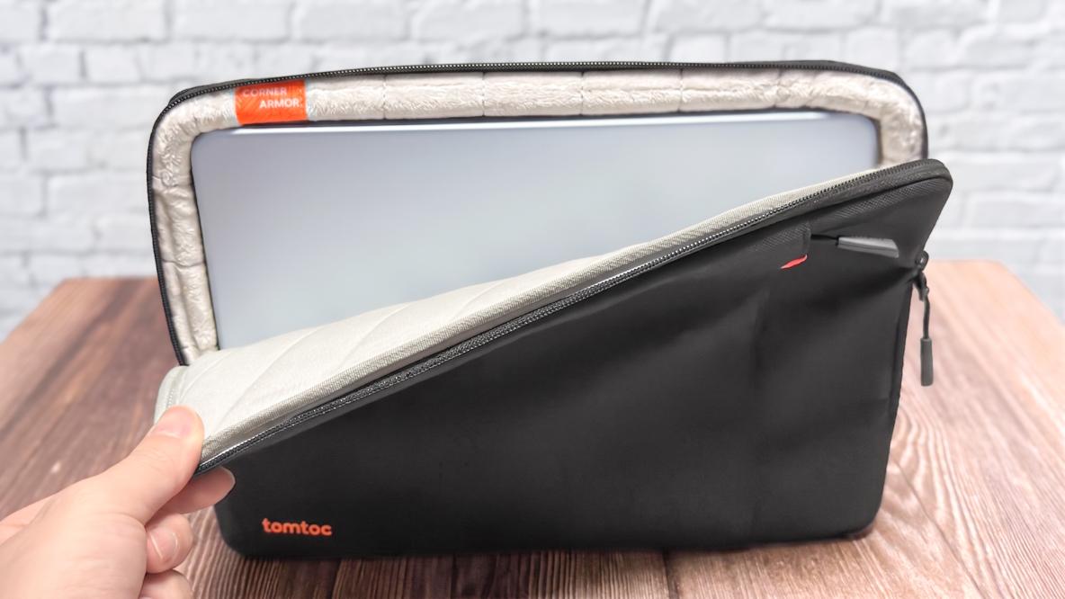 MacBook Neoの防御力を＋99にしてくれるミルスペックのケースを手に入れた