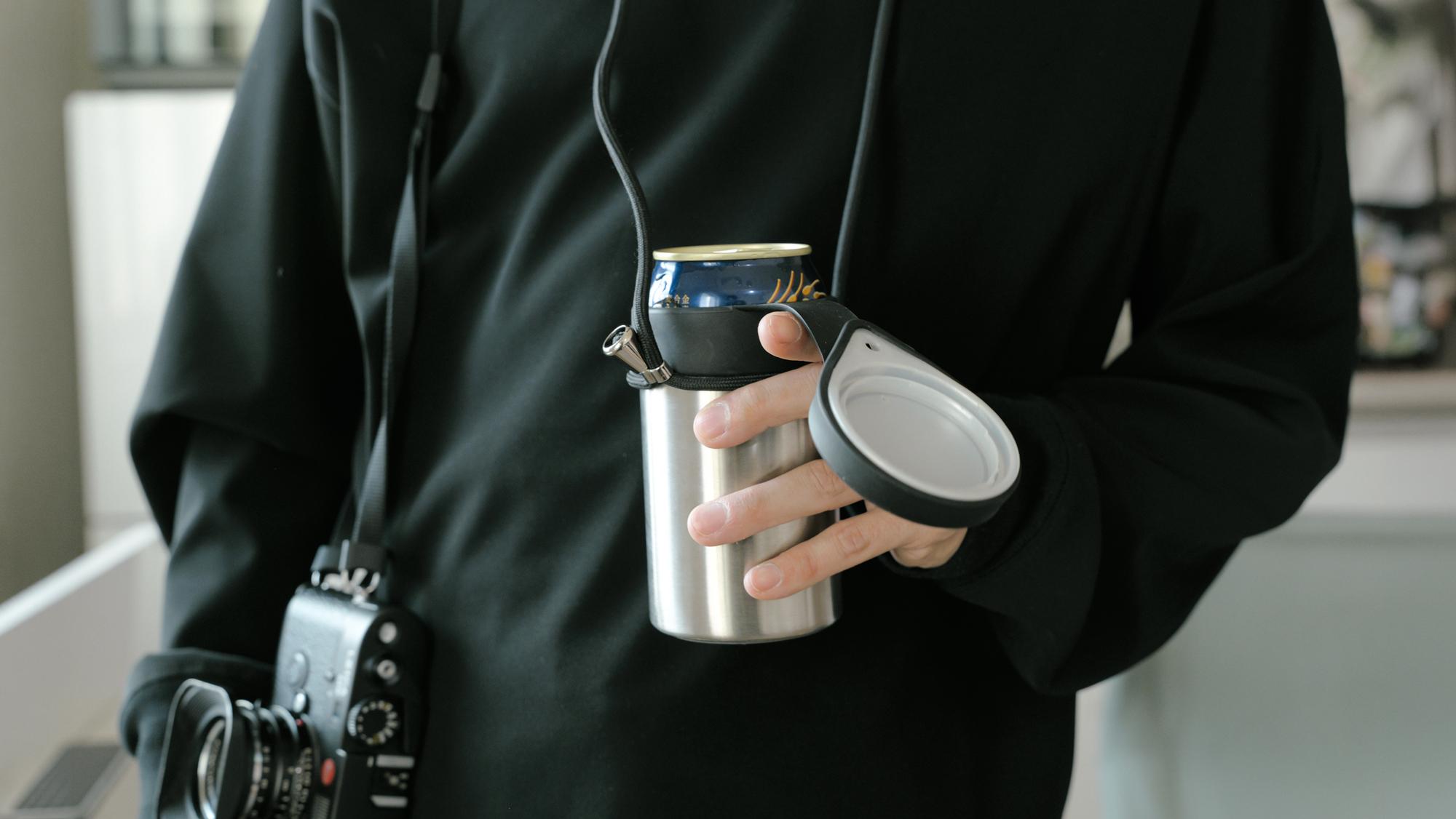フェスやキャンプで片手がビールで塞がる問題、フタ付き缶ホルダーが解決してくれた