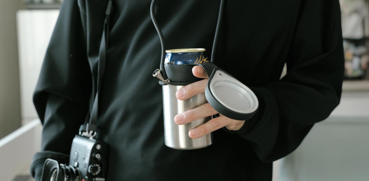フェスやキャンプで片手がビールで塞がる問題、フタ付き缶ホルダーが解決してくれた