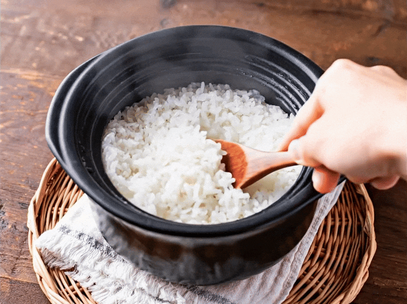 電子レンジで土鍋ごはん、が正解だった。15分で｢おこげ｣まで作れるぞ