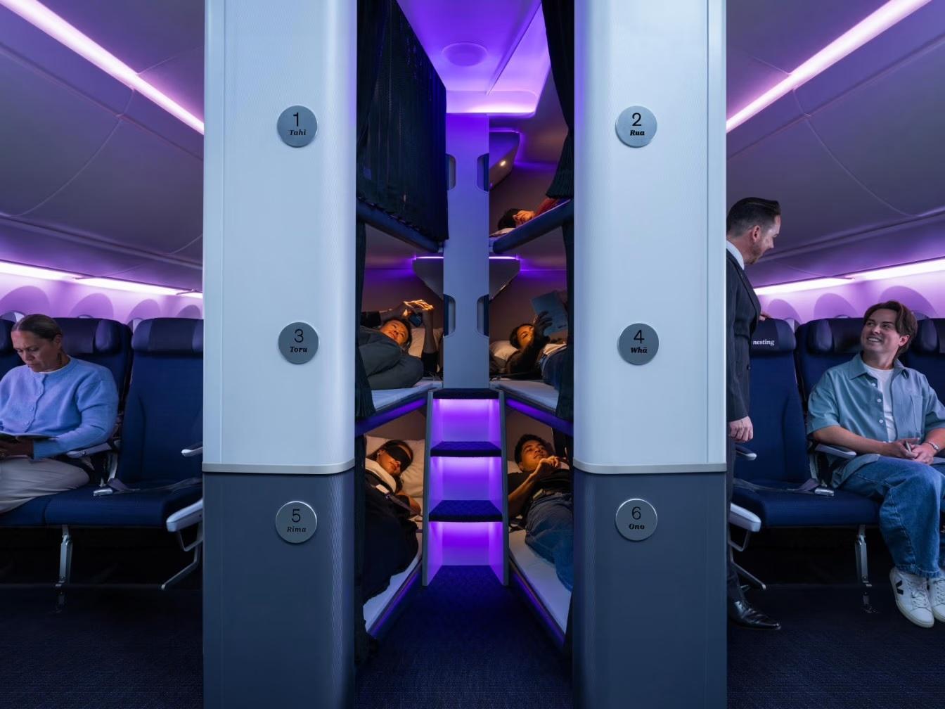 ごろ寝フライトが流行中？ ニュージーランド航空が「三段ベッド」導入