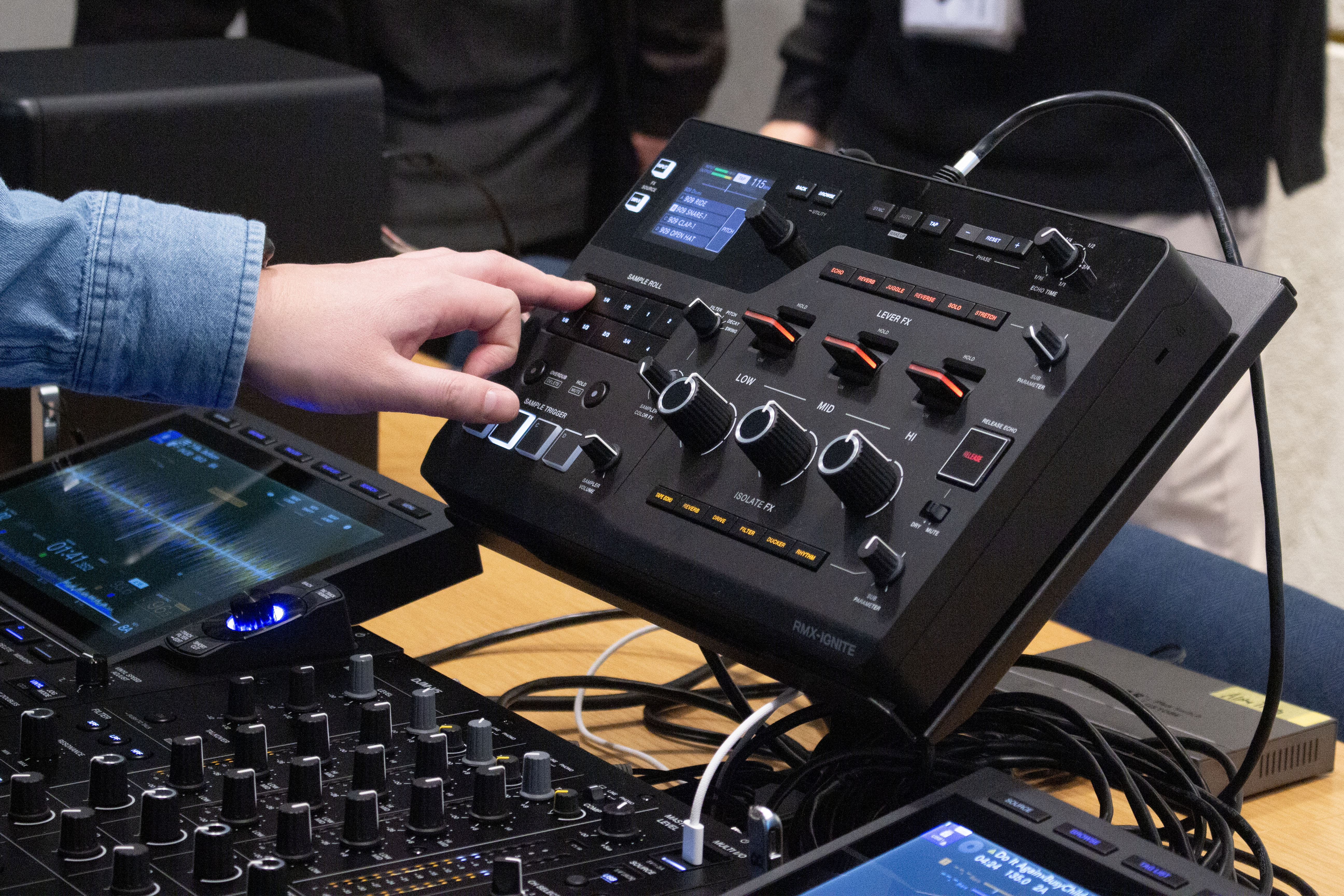 AlphaThetaの最新エフェクター「RMX-IGNITE」はDJの味方か？ 使ってみて答えがわかった