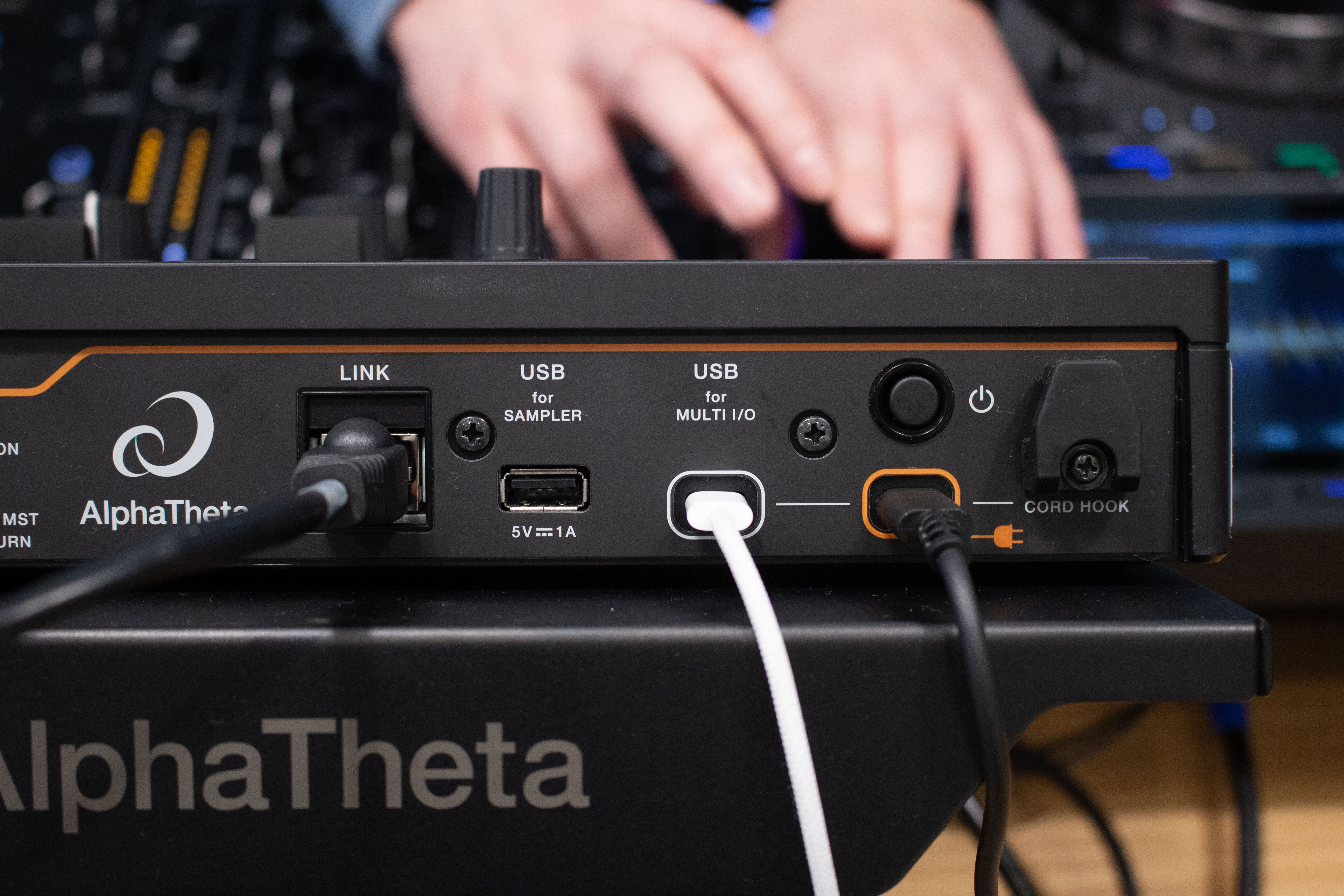 AlphaThetaの最新エフェクター「RMX-IGNITE」はDJの味方か? 使って AlphaThetaの最新エフェクター「RMX-IGNITE」はDJの味方か? 使って