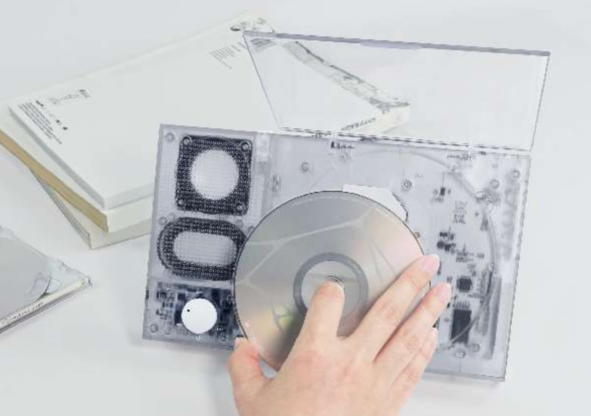 令和のCDプレイヤーはこれ。Bluetooth対応でイヤホンでも聴けるし、スピーカーだけの持ち歩きもOK