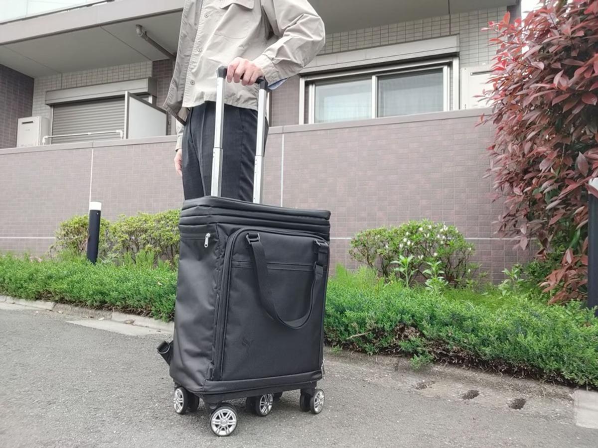 トランスフォームするスーツケース。35Lから50Lへ、ファスナー1つで変形します