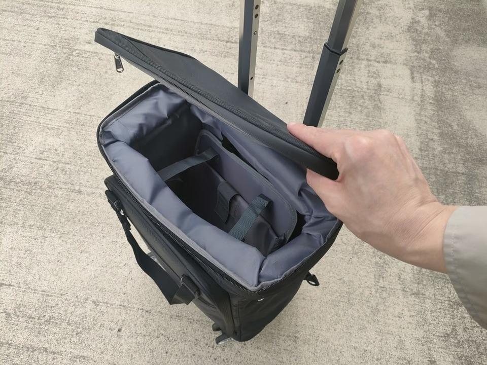 トランスフォームするスーツケース。35Lから50Lへ、ファスナー1つで