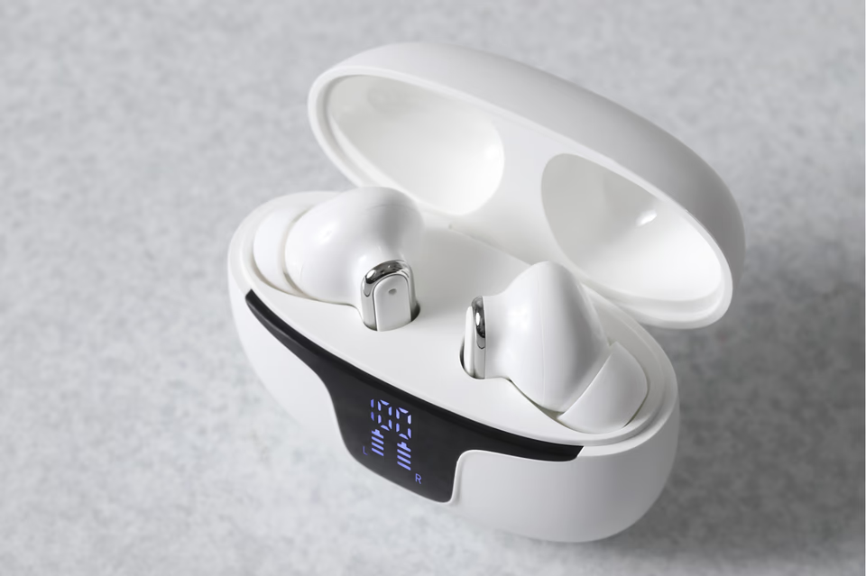 普段使いのイヤホンをAI翻訳機能付きにアップデート。150言語が自由自在、もう言葉の壁なんてない