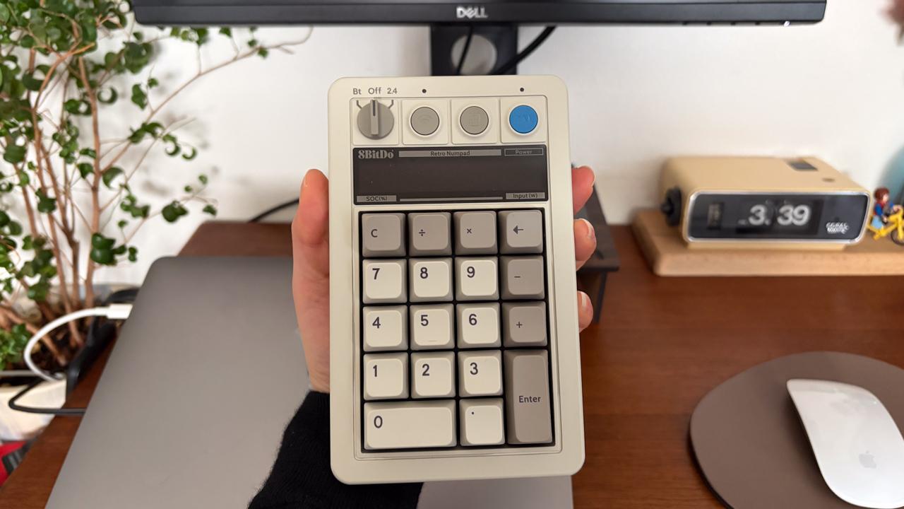 打鍵音が気持ちいいレトロなテンキー。ゲームも内蔵されています