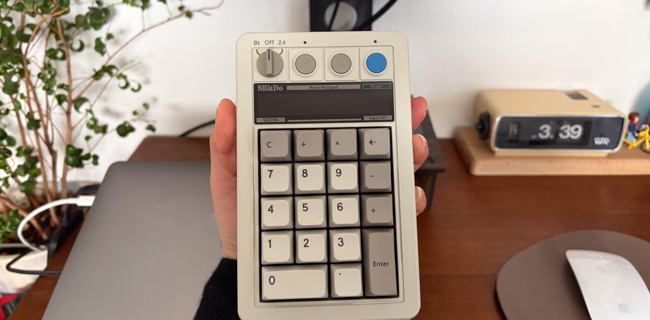 打鍵音が気持ちいいレトロなテンキー。ゲームも内蔵されています