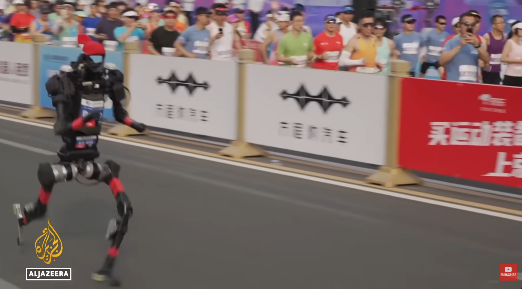 北京ハーフマラソンでロボ優勝、世界新。あまりの差に人間、呆然と見送る