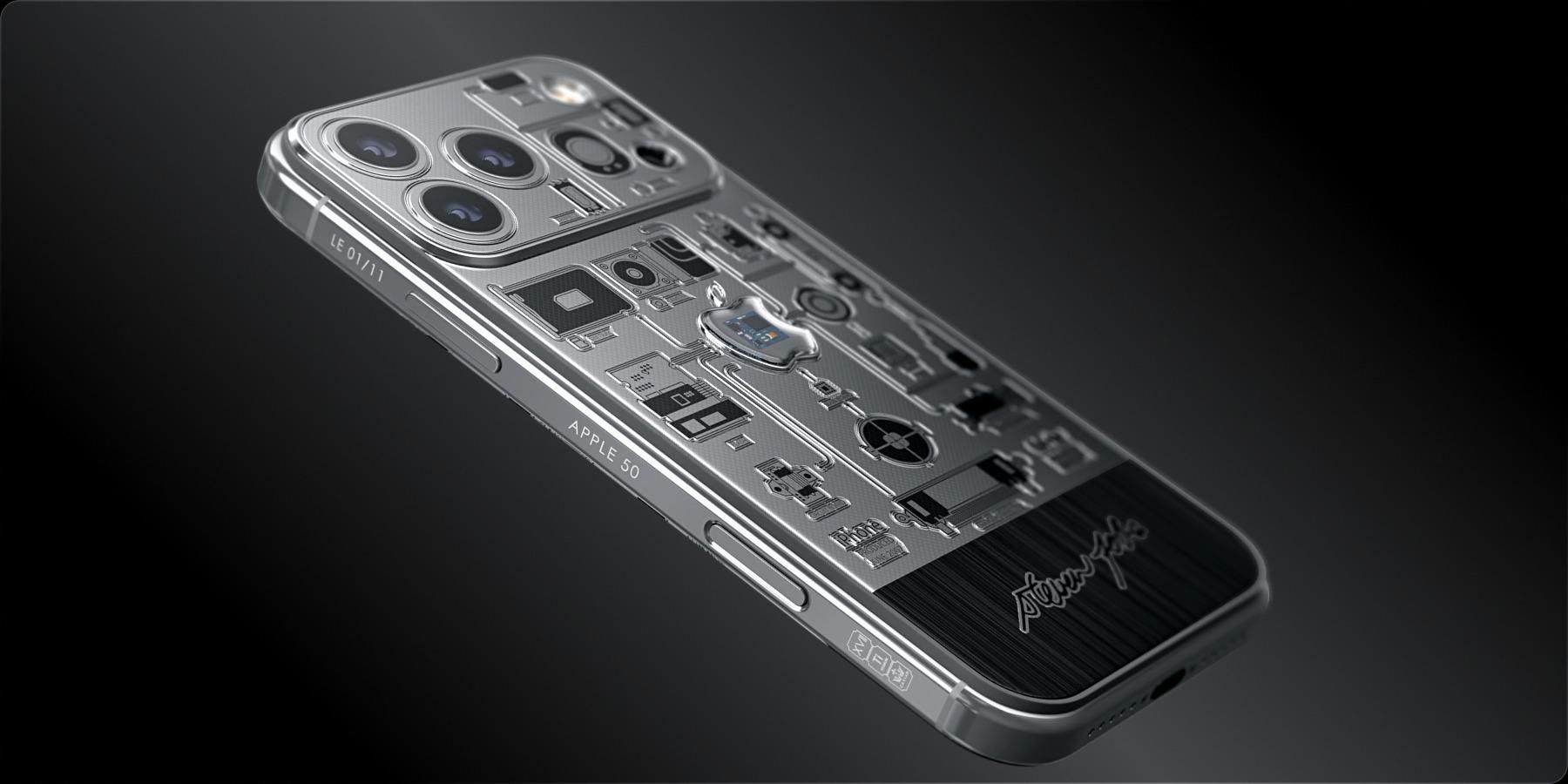 19年の歴史がここに。初代iPhoneの基板の一部が埋め込まれた17 Pro用ケース