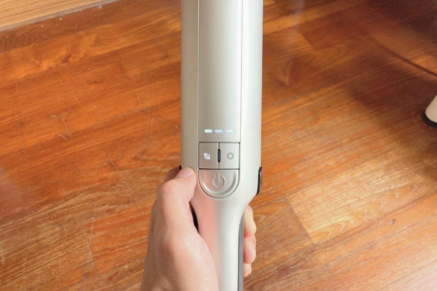 これが、めんどくさがり屋のための掃除機。コードレスで即起動。ゴミ