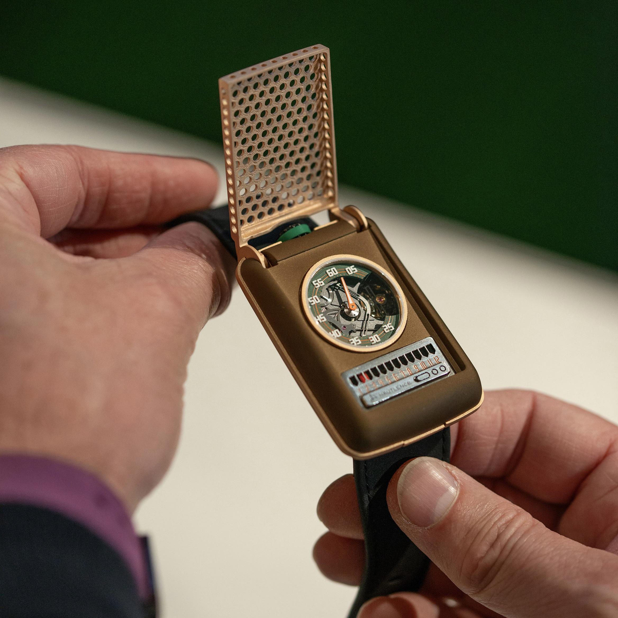 スタートレック　コミュニケーター　激レア物 スタートレックのコミュニケーター。2600万円の高級時計として現実に