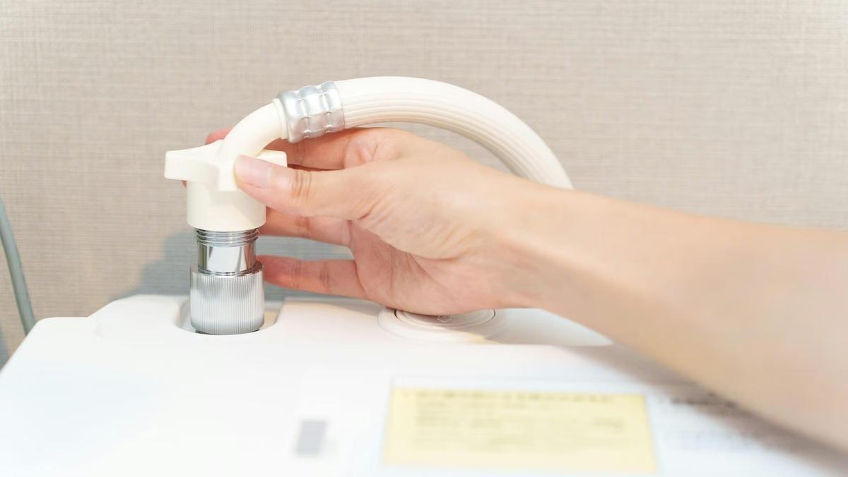 取り付けるだけで洗濯機の洗浄力がアップ。ついでに洗濯槽の掃除までできる魔法のようなアダプター