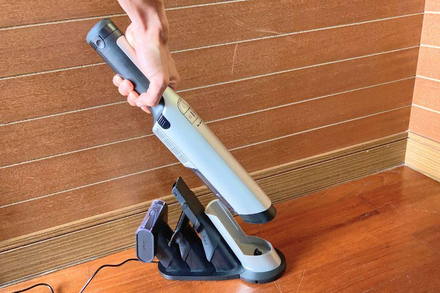これが、めんどくさがり屋のための掃除機。コードレスで即起動。ゴミ