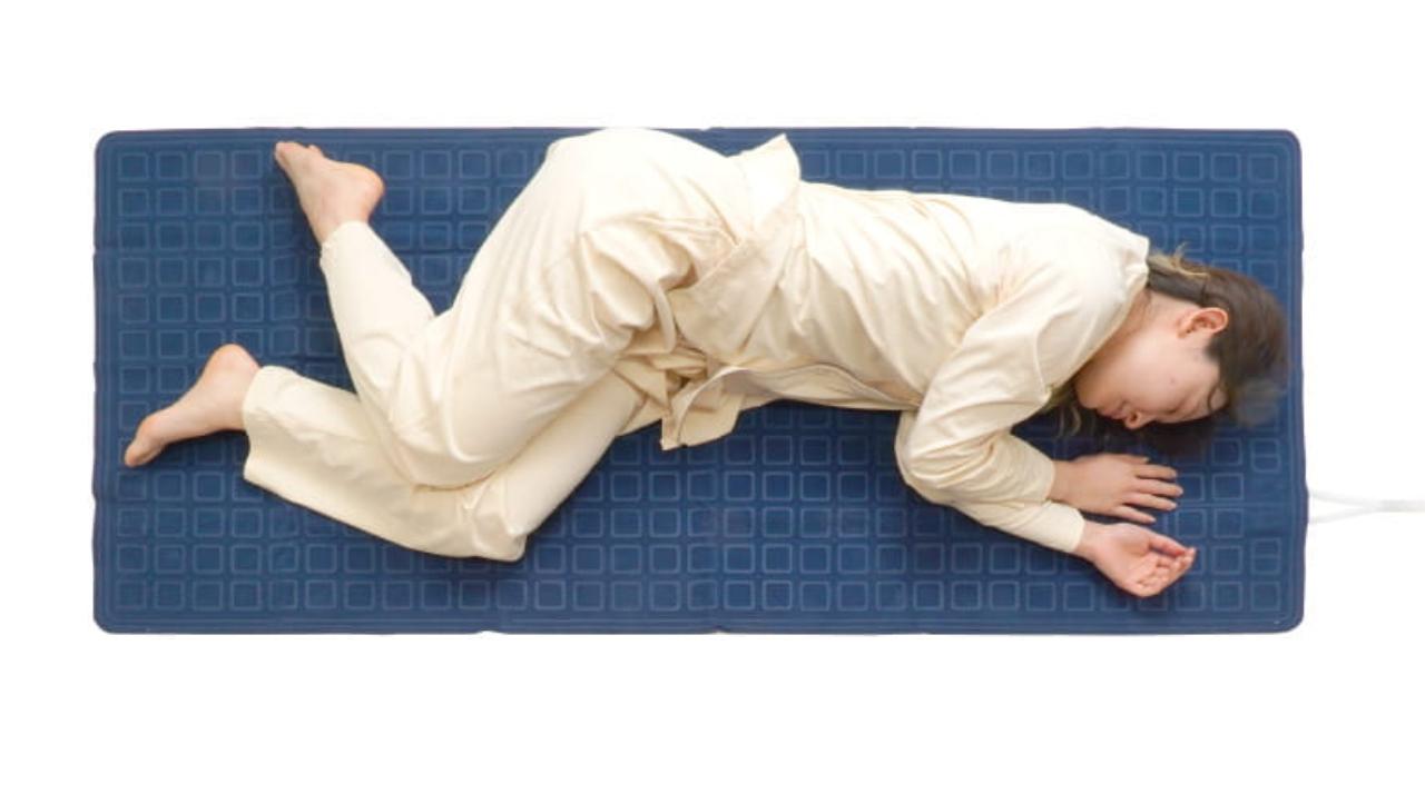 睡眠中のエアコンは風邪ひきそう。寝苦しい夜に省エネな水冷マット