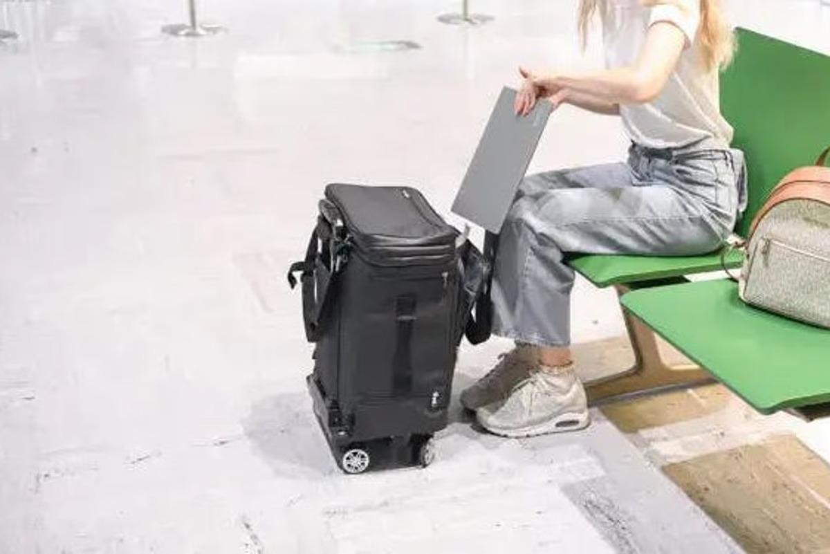 スーツケースが「変形」してリュックに。しかも台車だけ分離して使えるって、自由すぎない？