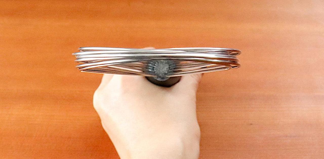 「変形ギミック泡立て器」で、お菓子づくりがとってもラクに