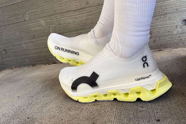 特殊な繊維を噴射。Onの最新ランニングシューズは最先端のテックが盛り