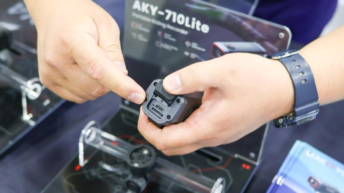 自転車も自己防衛を。ハンドルにつけられる「ドライブレコーダー 