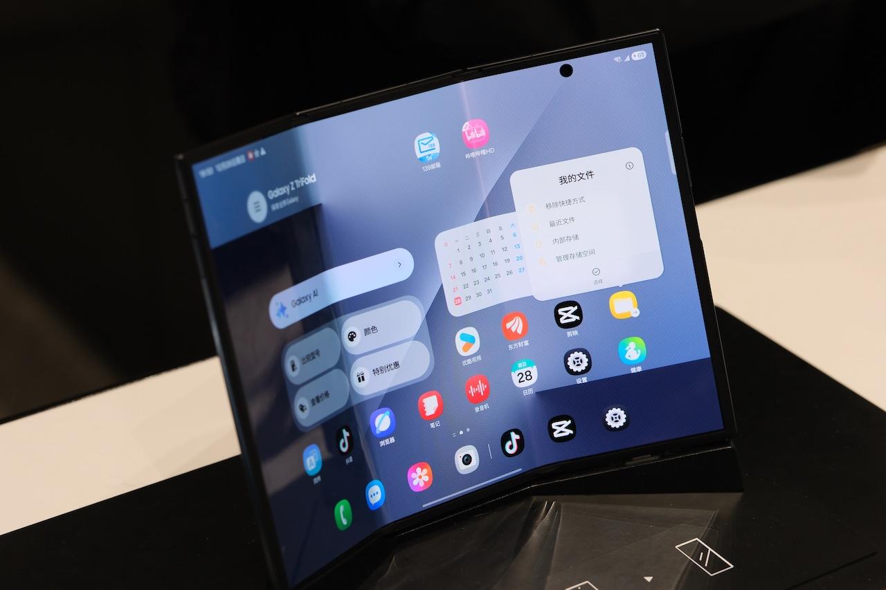 Samsungの三つ折りGalaxy Z TriFoldに後継モデル？ ヒンジ改良でさらに薄くなるか
