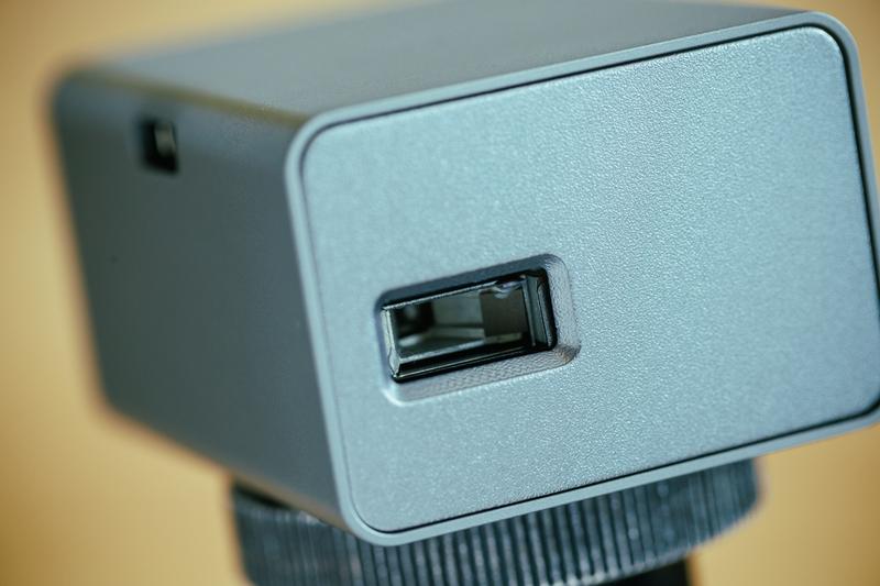 超小型軽量プロジェクター「Pico Projecter」が約12万する理由