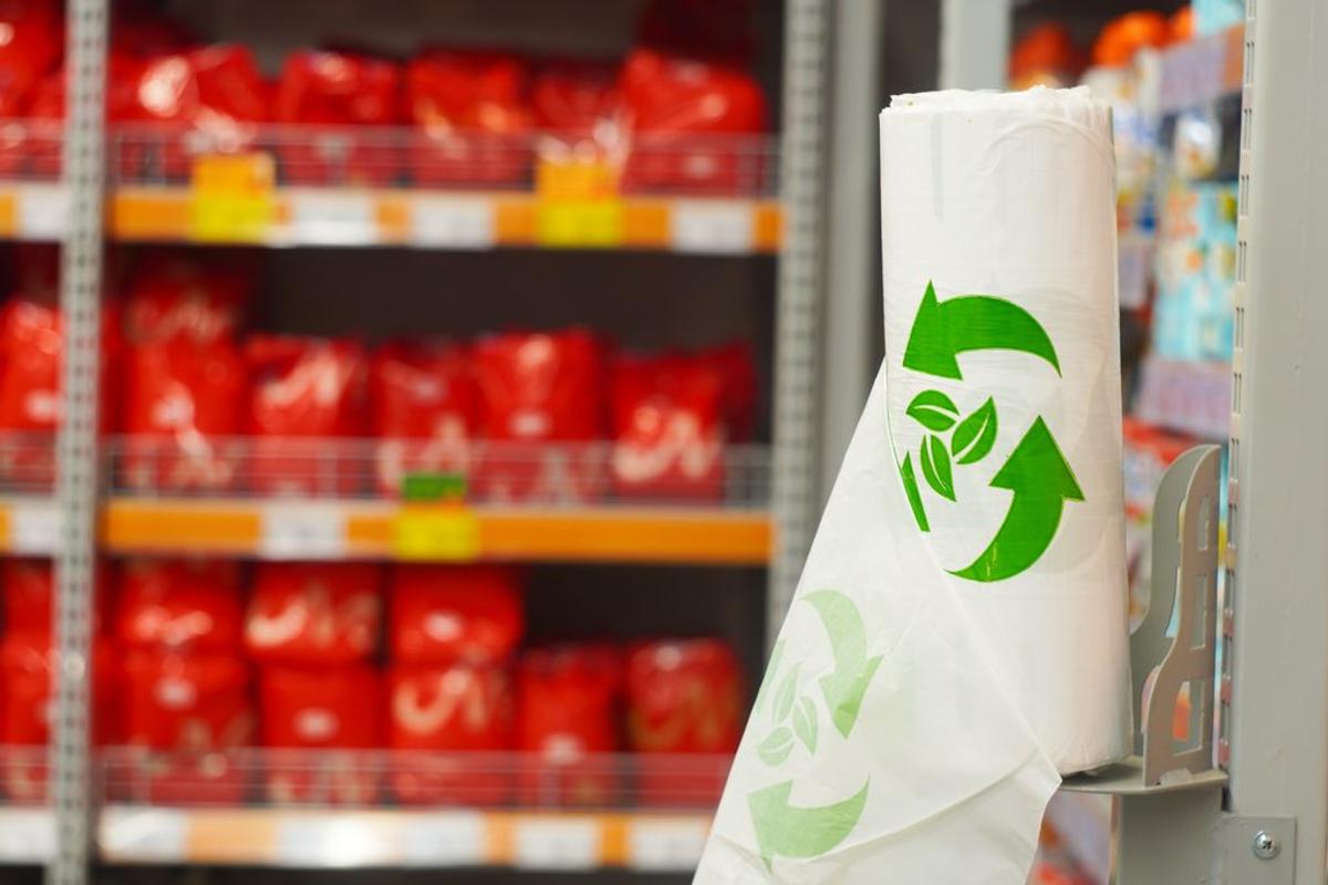 生分解性プラスチックが海の中で分解されないことが判明