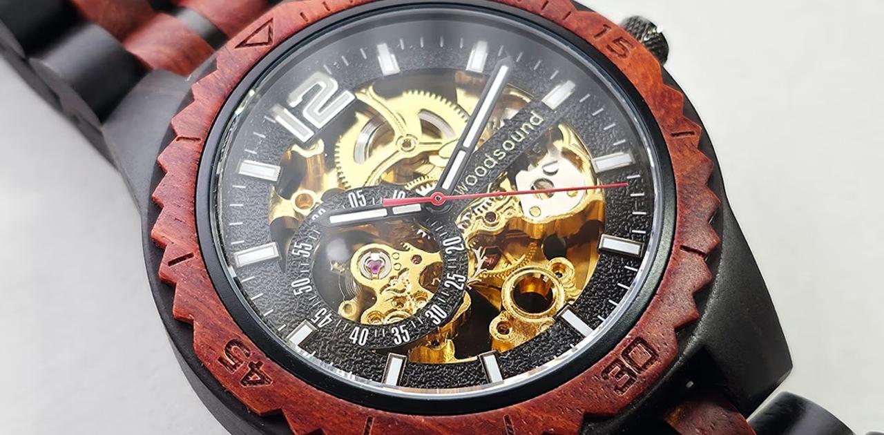 木製×表裏スケルトンの希少な自動巻き腕時計が2万円台。充電も電池交換も不要なのってやっぱりいい