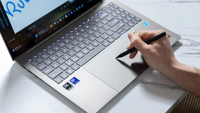 キーボードよりタッチパッド重視。ひとクセありな高級PC「Acer Swift 16 AI」