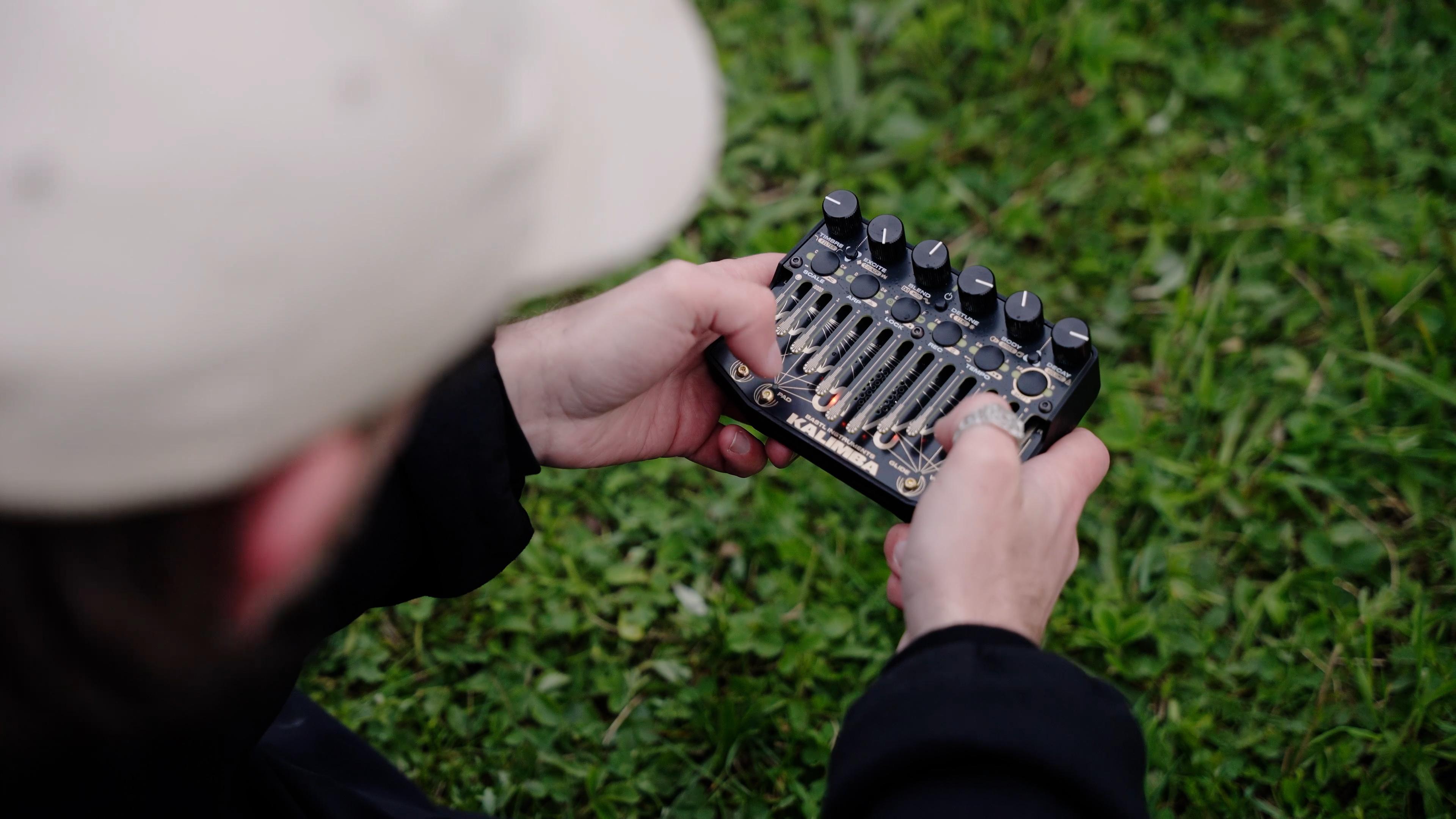 未来型“カリンバ”爆誕。シンセに進化した「Bastl Kalimba