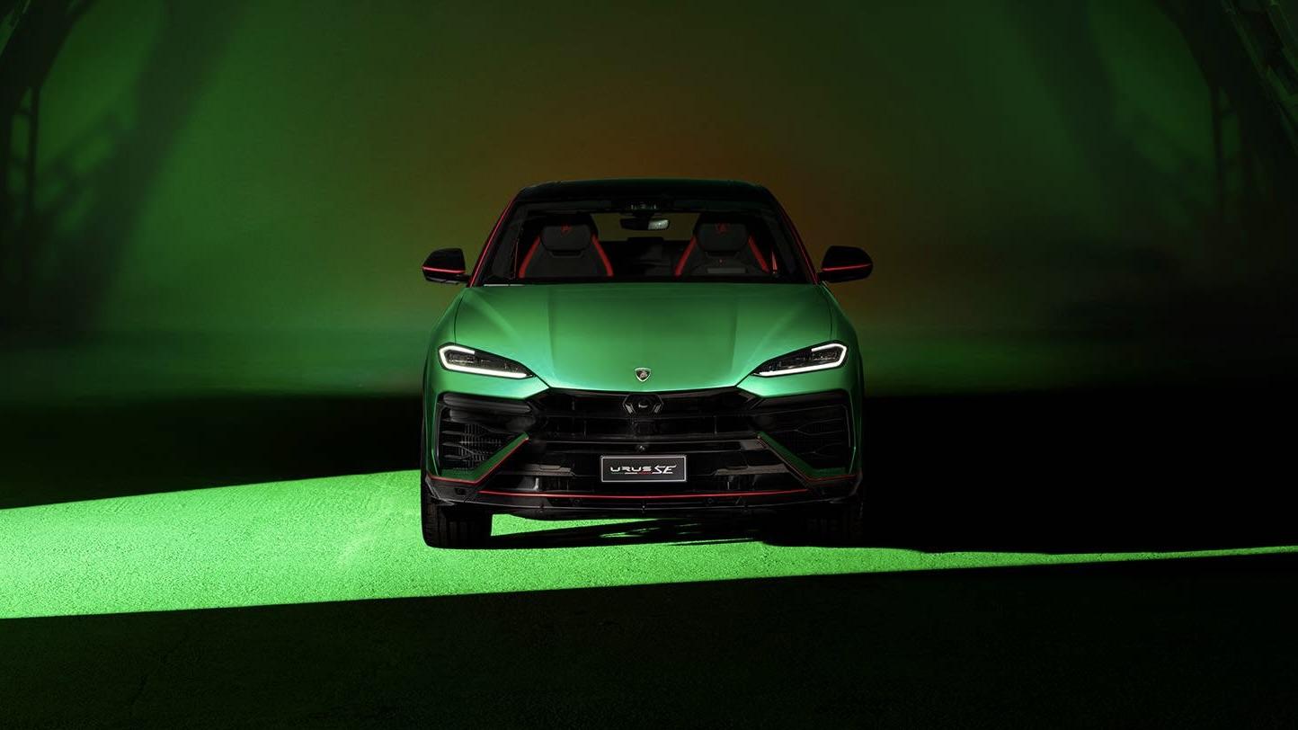 ランボルギーニの限定SUV。外装も内装も自分好みに染められる