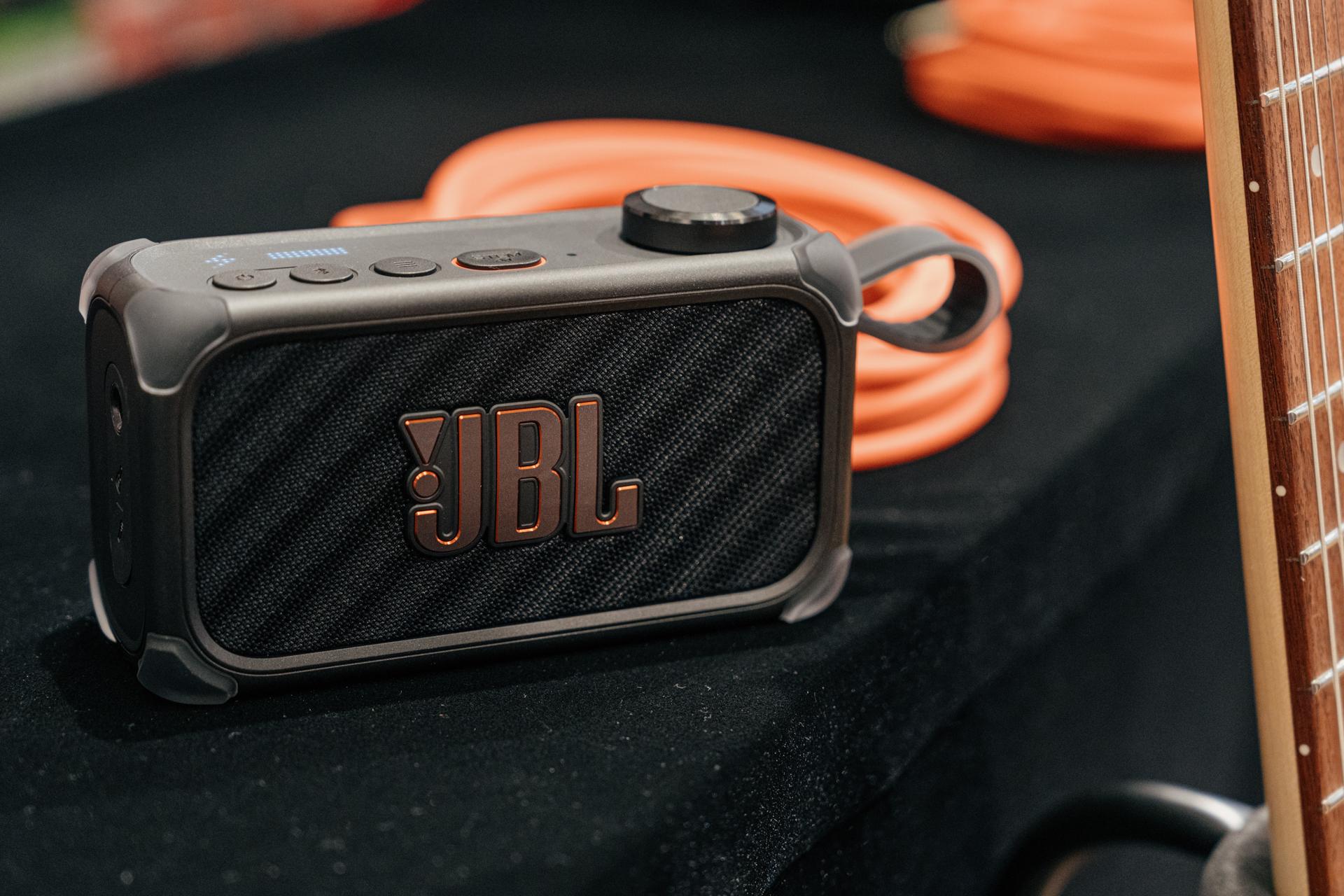 JBLありがとう、これ買います。AIで“聴きたい音”だけ抜き出す、進化系