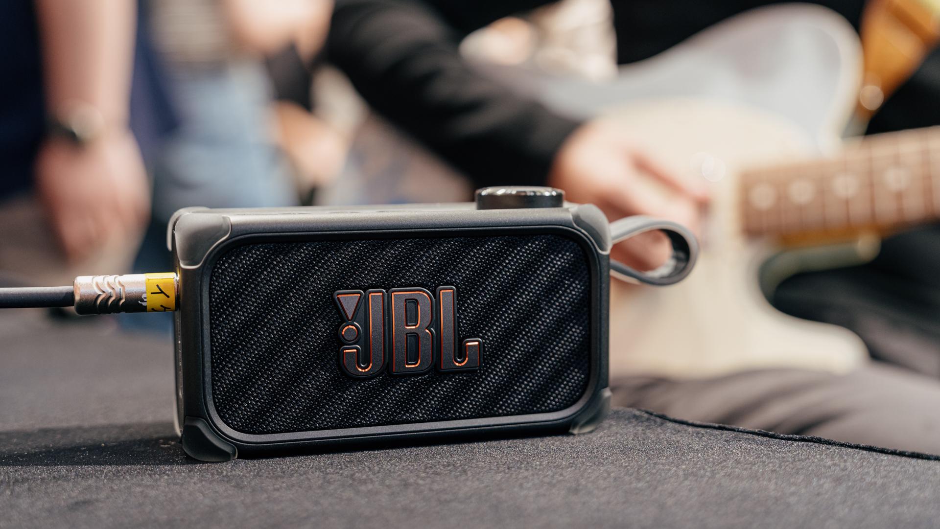 JBLありがとう、これ買います。AIで“聴きたい音”だけ抜き出す、進化系