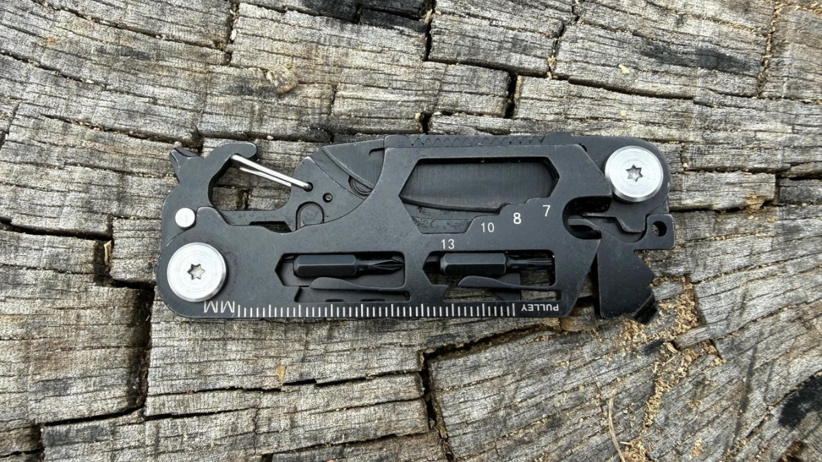 財布に忍ばせる工具箱!? 「20-in-1マルチツールカード」が便利すぎ