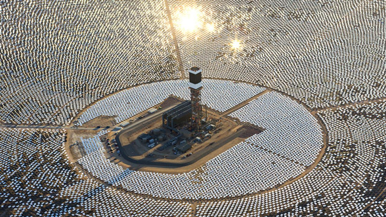 世界最大の太陽熱発電所、始動。（ギャラリーあり）