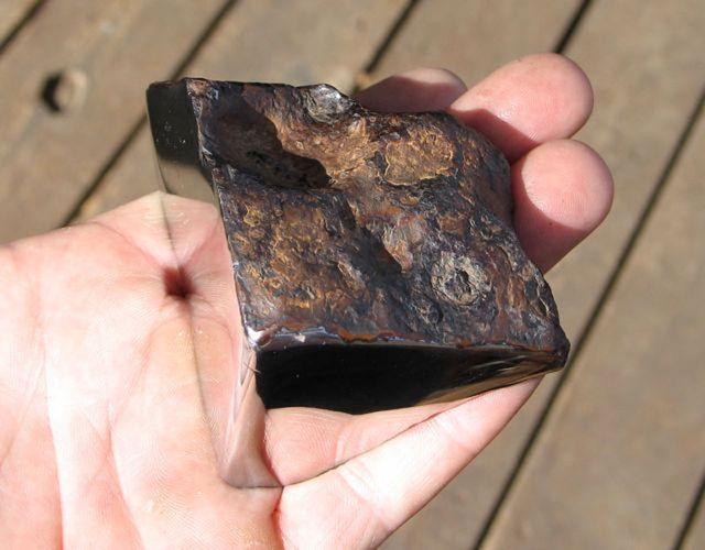 宇宙の神秘、チンガー隕石の不思議な輝き | ギズモード・ジャパン