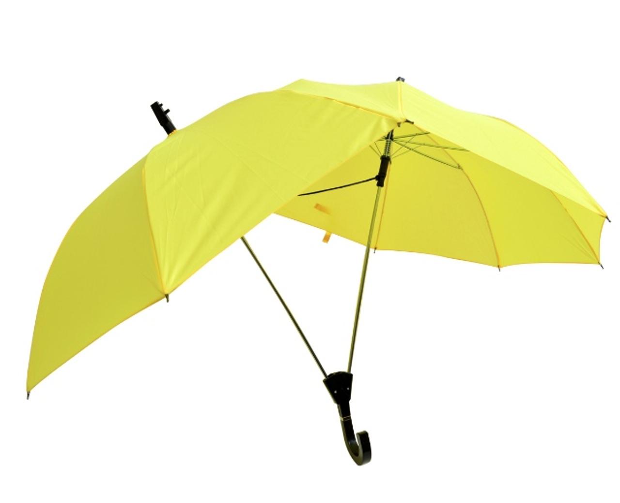 雨の日のデートに、肩の濡れない相合傘
